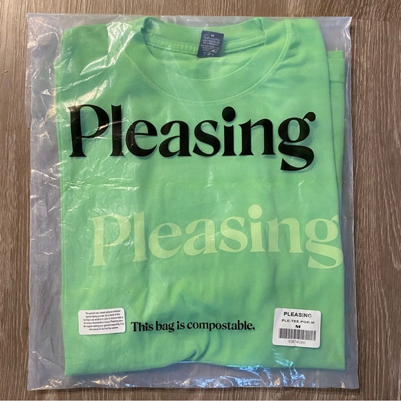 The Pleasing Pollinators Tee in Shrub, Medium - Picture 3 of 4